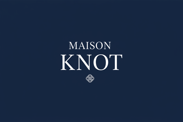 Logo Maison Knot fond bleu marine